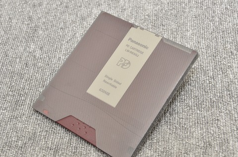 こんなケースに入っています。