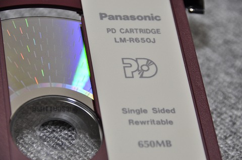 ディスク面はMOのようなラインが入っています