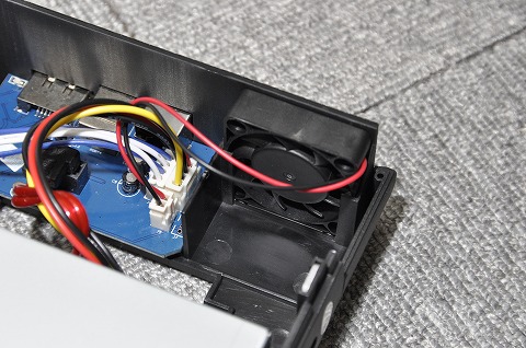 元のファンを取り外して、