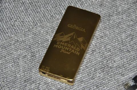 光るエメマンロゴ