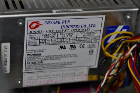 電源は変形TFX電源の220Wです。