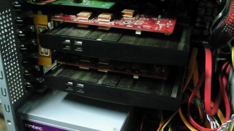 ファンレスグラフィックスボード2枚挿し