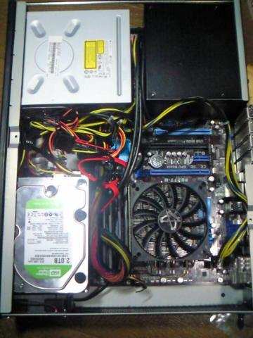 電源と光学ドライブがギリギリです