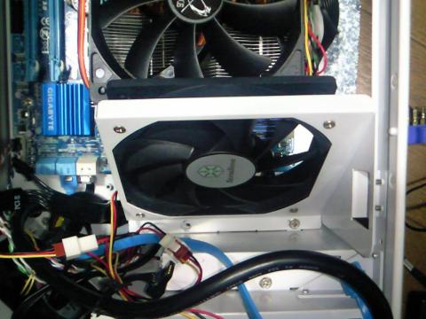 羅刹のファンとケースファンが干渉!