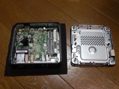 裏蓋を開けたところ