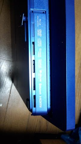 HDDカバーを少しスライドさせた状態