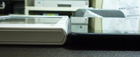 7インチのほうが厚い