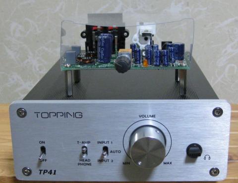 「LXA-OT1」を載せて、正面から