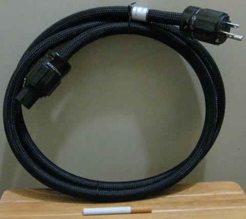 ケーブルは、結構太いです。