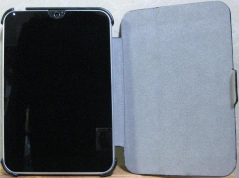 カバーを開けると、こんな感じです。