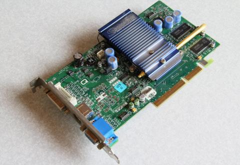 ヒートシンクの色が......