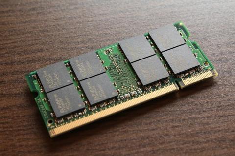 ELPIDAって書いてあるネ