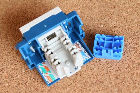 裏?にどの線を繋ぐのか見てわかるようになってる