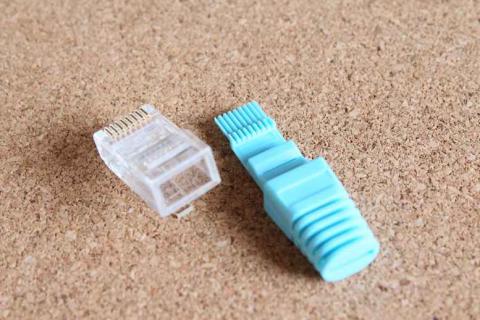 ブーツ先端の溝に線を挟んであげる