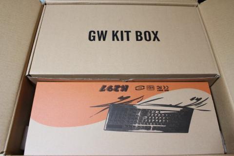 下のはキーボードだケド、上のは?