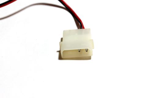 電源コネクタはこんな感じ