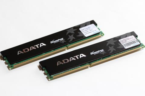 2枚追加で4枚ささってます