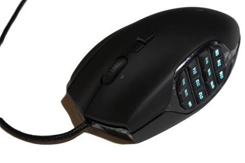 左側面に12個のボタンが並んでます