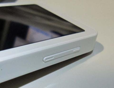 音量調節ボタン