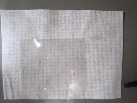 剥離用のミミが片方取れてました