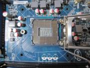 ソケットの端子が表れます