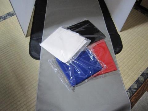 グレー背景と比較