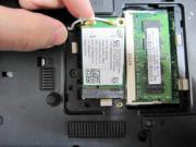 アンテナをはめたらコネクタに差し込みます