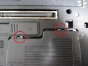 奥のツメ2か所を差し込み