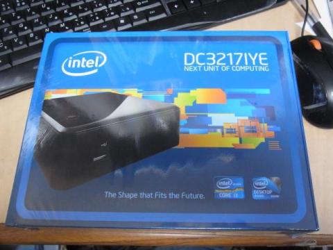 外箱。小さいですが見た目より重いです