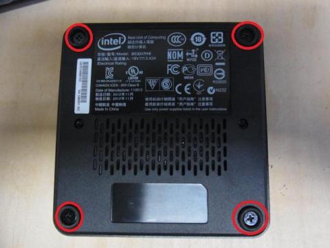 赤丸の4箇所のネジを外す。