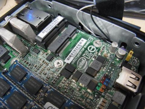 こちらはmPCIExコネクタ。SSDなどが入る