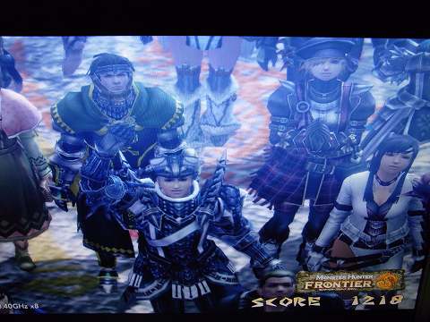 みんなこちらを見てベンチマーク「絆」を見守っています!