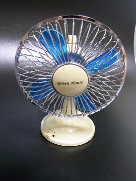 背景黒くしてみました><