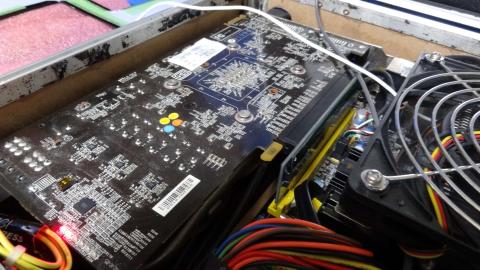 ライザーカードを使用しています