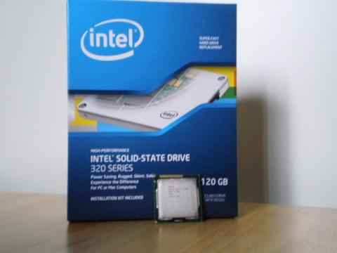 開封。SSDのパッケージがかっこいい!