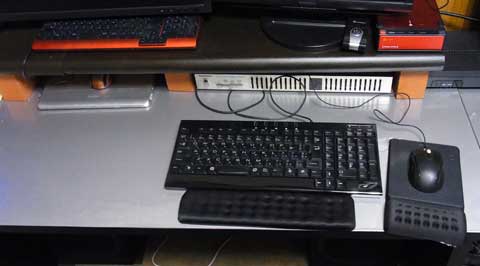 ゲームPC使用時はペンタブと共に収納