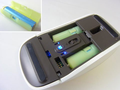 単四型エネループライト+単四→単三アダプタ2本。