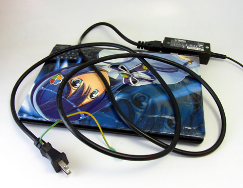 ななみネットブックに忍び寄る極太ケーブル