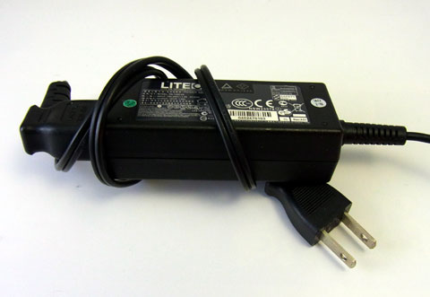 ACアダプタ緊縛プレイ