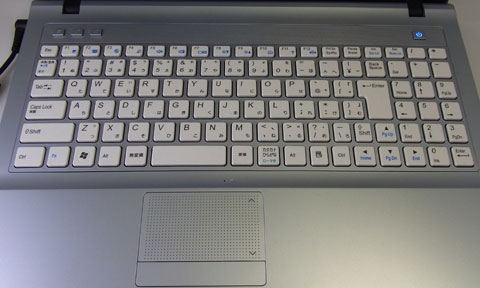 タッチパネルも離れているので誤って触ることも少ない