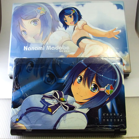 ネットブック側はテキトウ保護カバーのせいで変な線見えてますが。