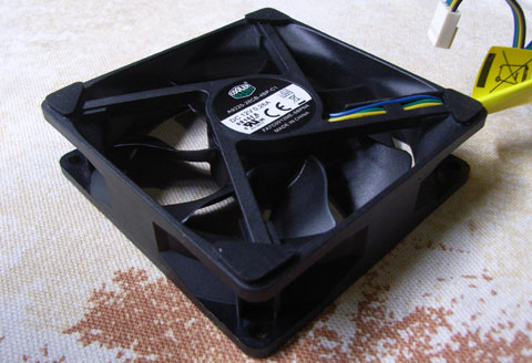 カドにゴムパッド付き 当然PWM4pin制御だ