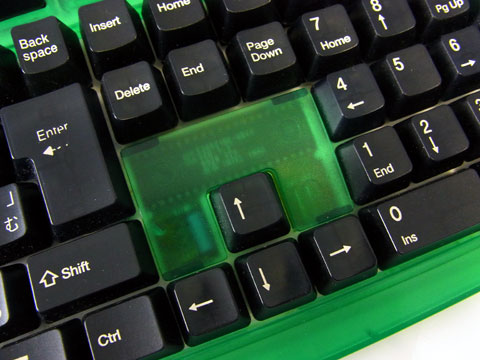 クリア筐体なのでうっすら基盤が見える