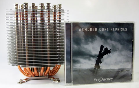 CDケースより背が高い。忍ぶ気ゼロ。