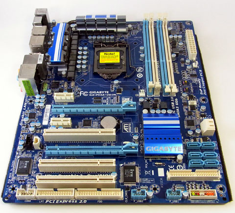 青系で統一された基盤とヒートシンク