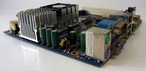 全高も低く収められている。