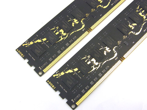 金色のプリントが特徴の表面