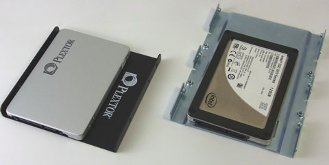 左・PlextorSSD付属品 右・IntelSSD付属品