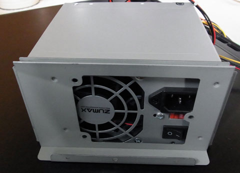 穴あわせ用だけに登場のZUMAXさん。サイズはピッタリだが開口部が足りない