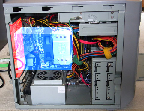 赤が金属板、青が本来の電源位置